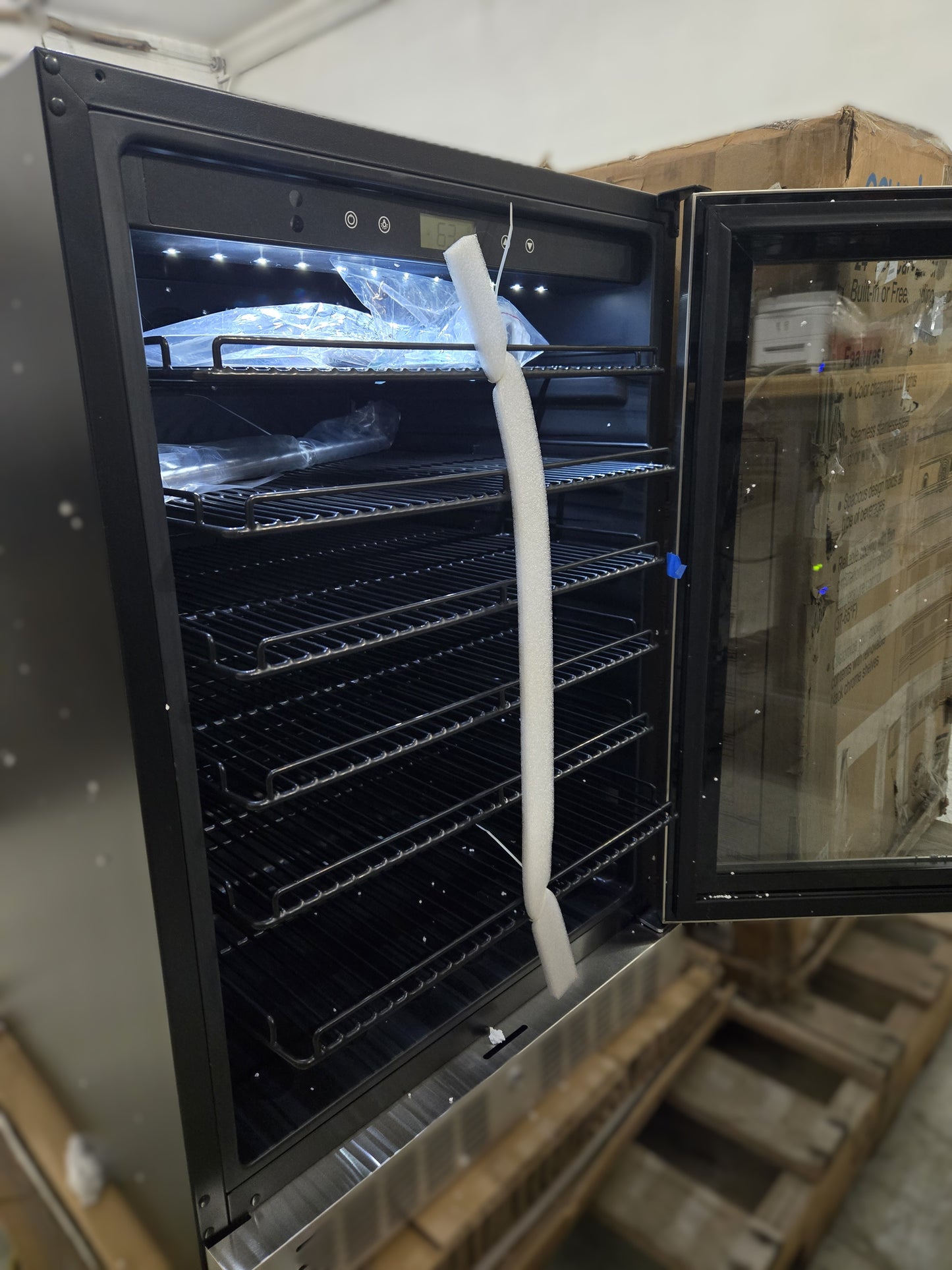NewAir 24" 224-Can Beverage Cooler w/Color Changing LED Lights *PICKUP ONLY