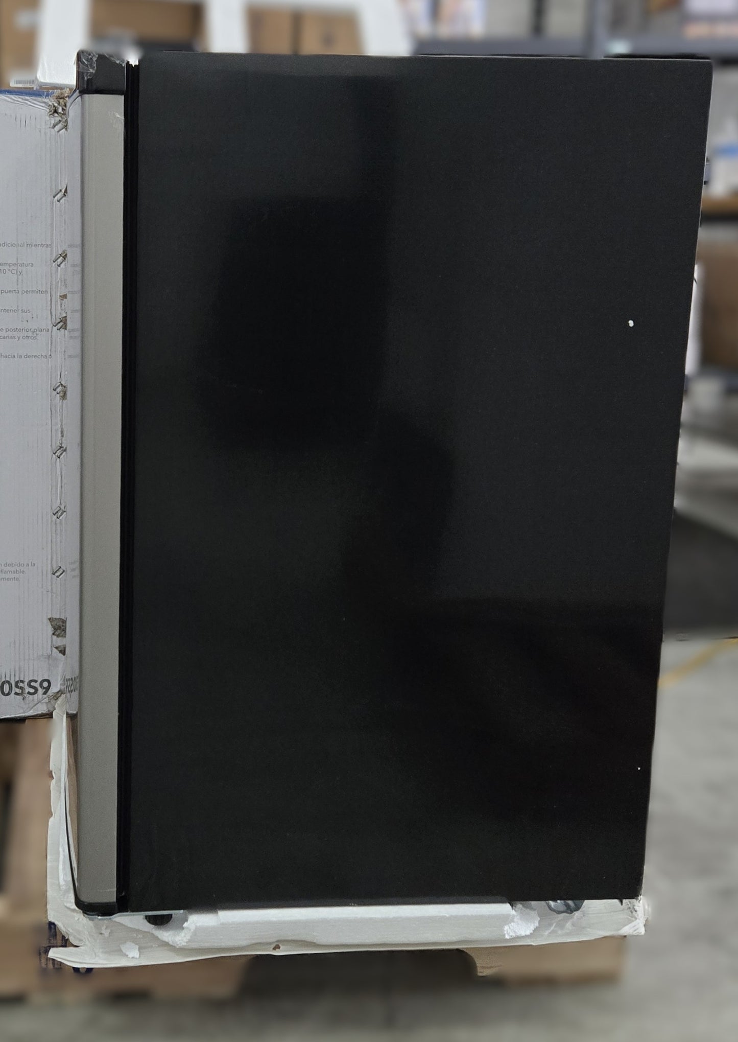 Frigidaire 4.5 Cu. Ft. Mini Fridge with Top Freezer - PICKUP ONLY