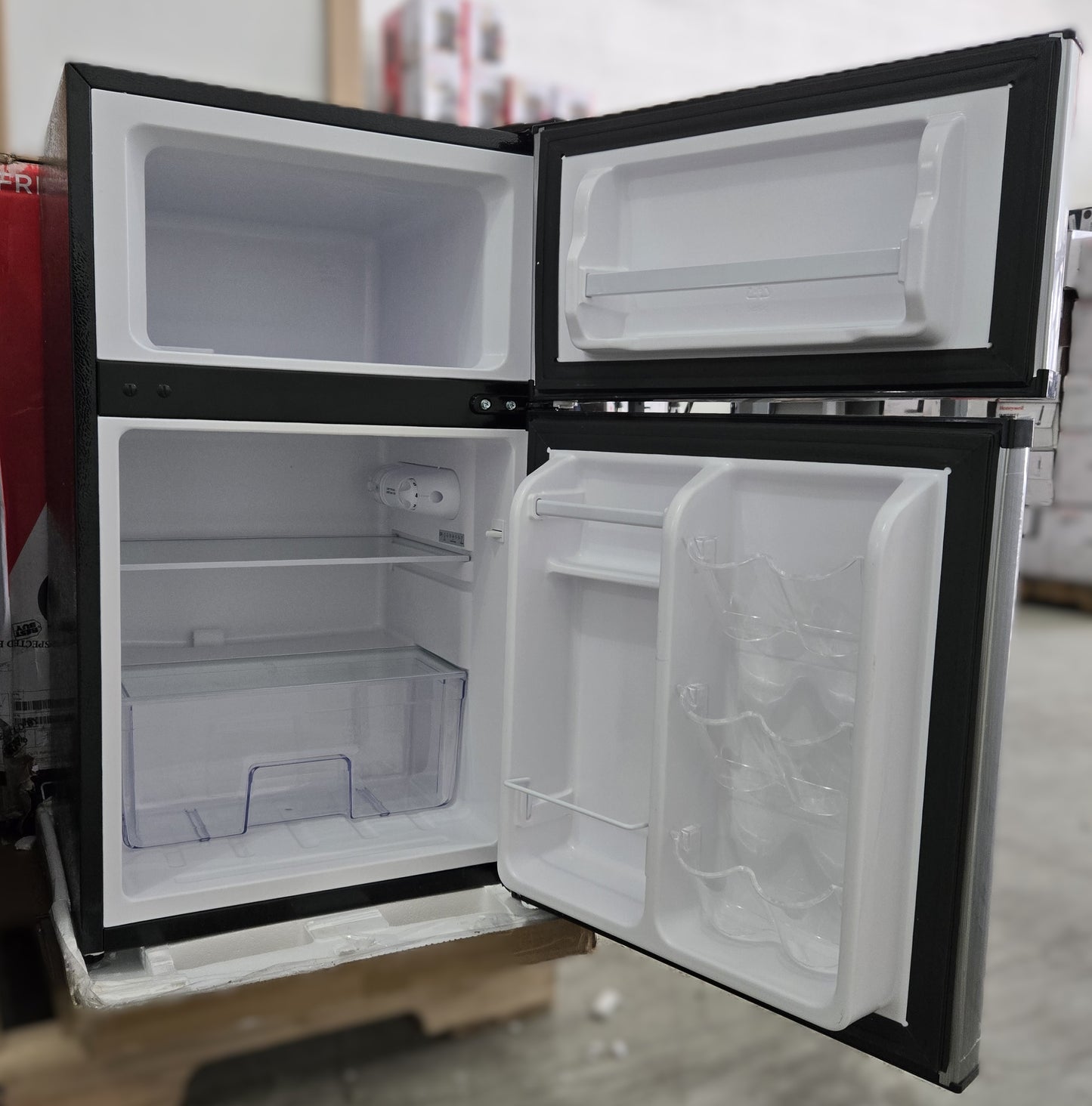 Insignia 3.0 Cu. Ft. Mini Fridge w/Top Freezer *PICKUP ONLY