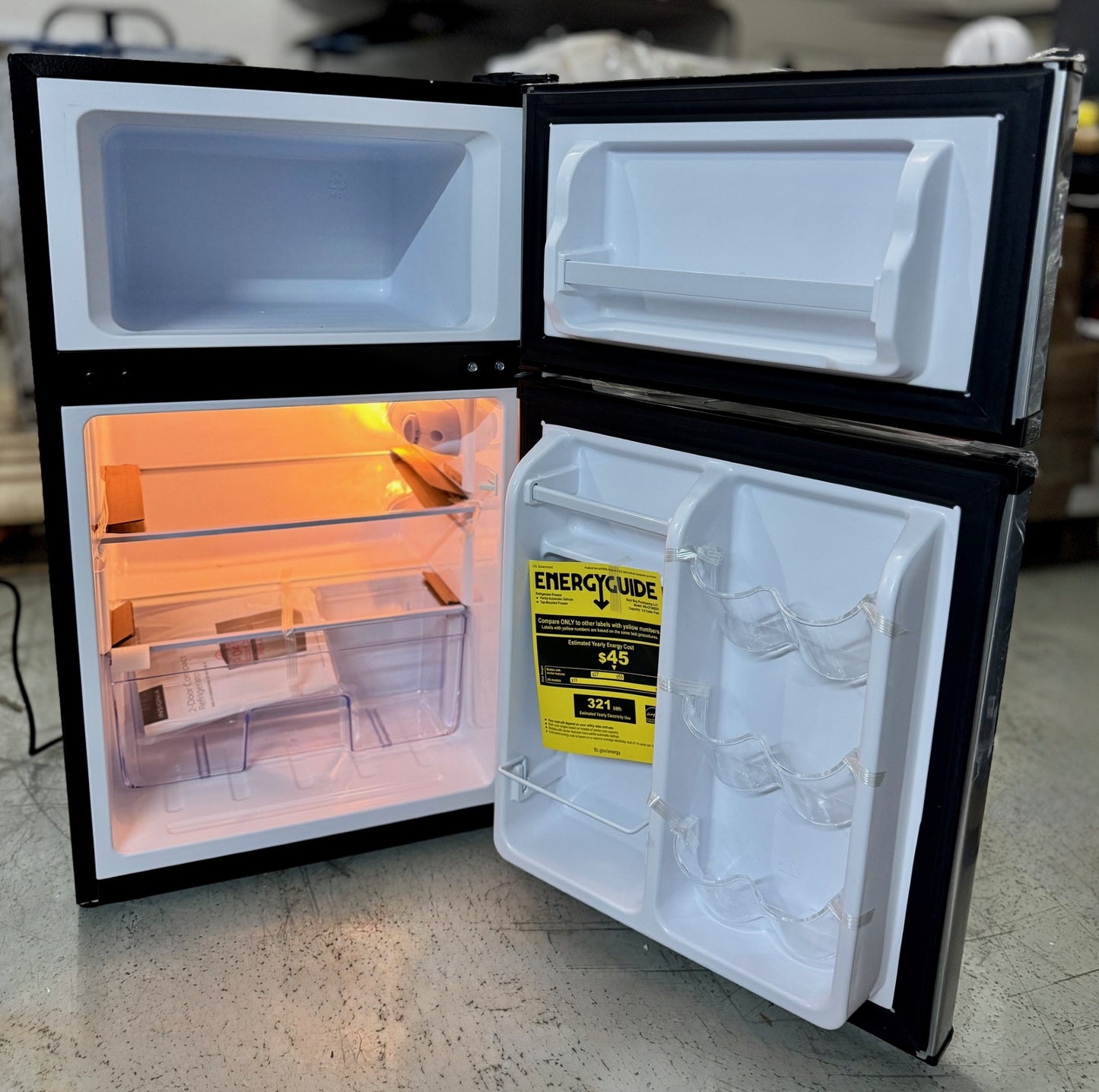 Insignia 3.0 Cu. Ft. Mini Fridge with Top Freezer *PICKUP ONLY