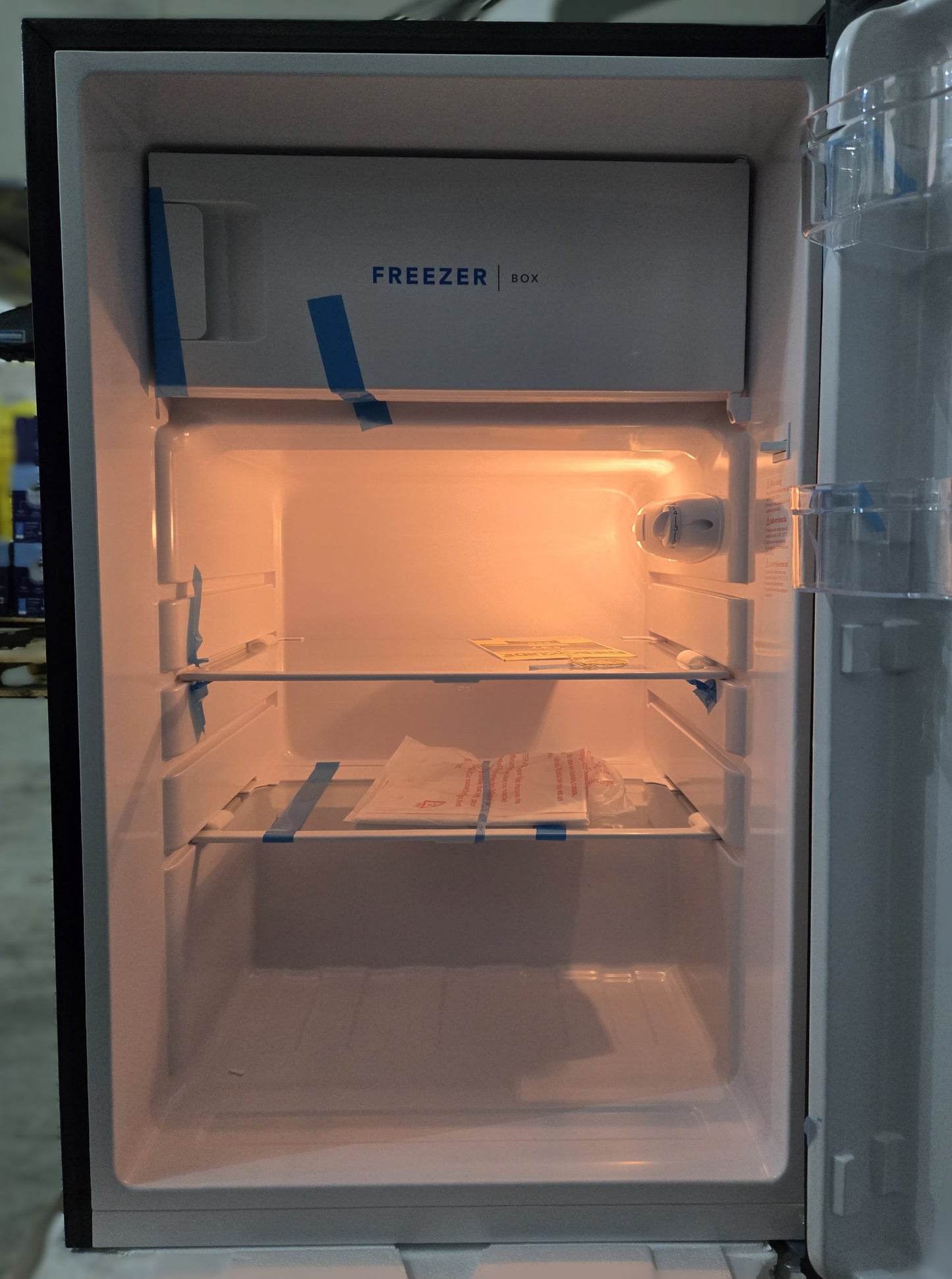 Frigidaire 4.5 Cu. Ft. Mini Fridge w/Top Freezer *SEE DESCRIPTION - PICKUP ONLY