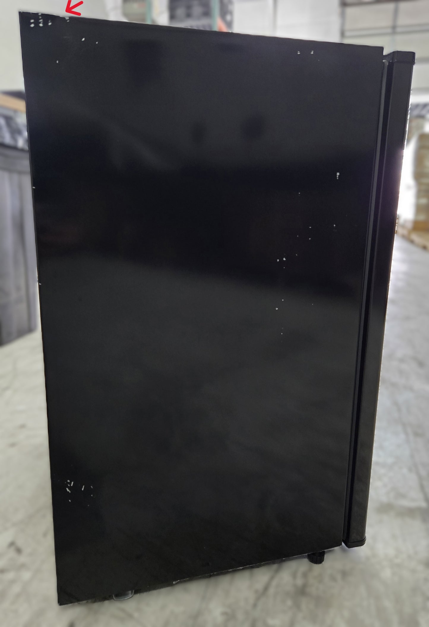 Insignia 2.6 Cu. Ft. Mini Fridge - Black *PICKUP ONLY