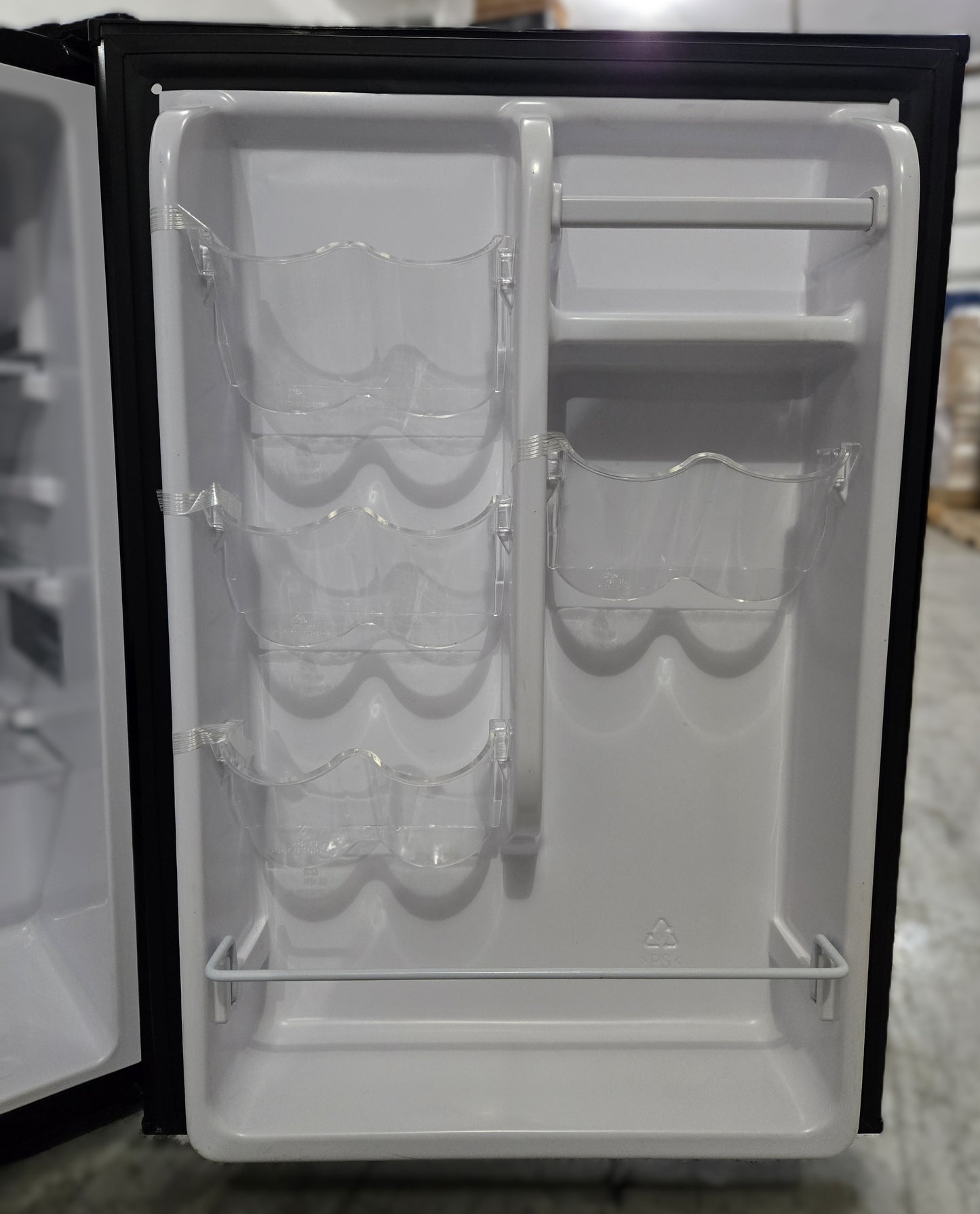 Insignia 2.6 Cu. Ft. Mini Fridge - Black *PICKUP ONLY