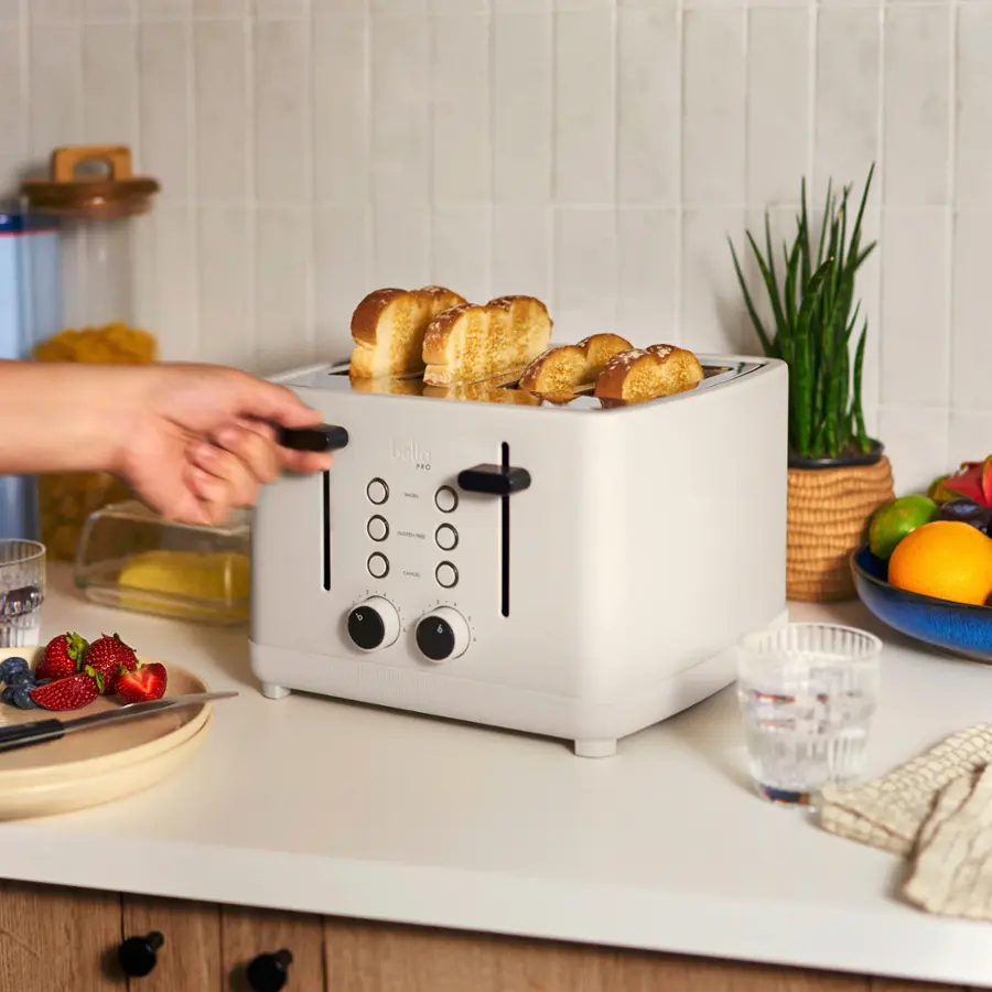 bella PRO - 4-Slice Toaster with Extra Wide Slots and Gluten Free button