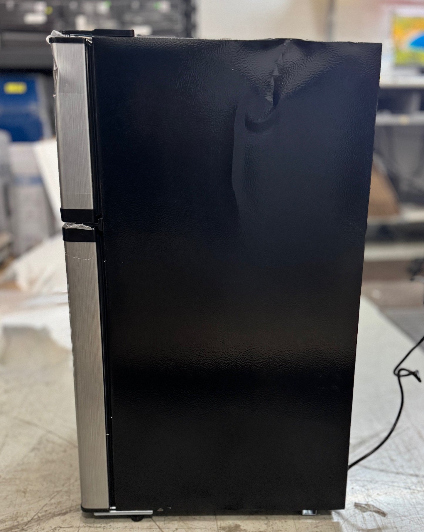 Insignia 3.0 Cu. Ft. Mini Fridge with Top Freezer *PICKUP ONLY