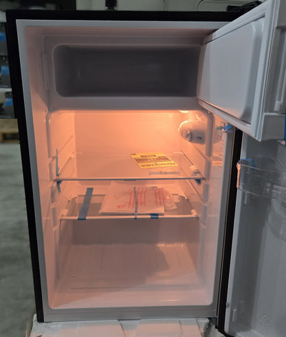 Frigidaire 4.5 Cu. Ft. Mini Fridge w/Top Freezer *SEE DESCRIPTION - PICKUP ONLY