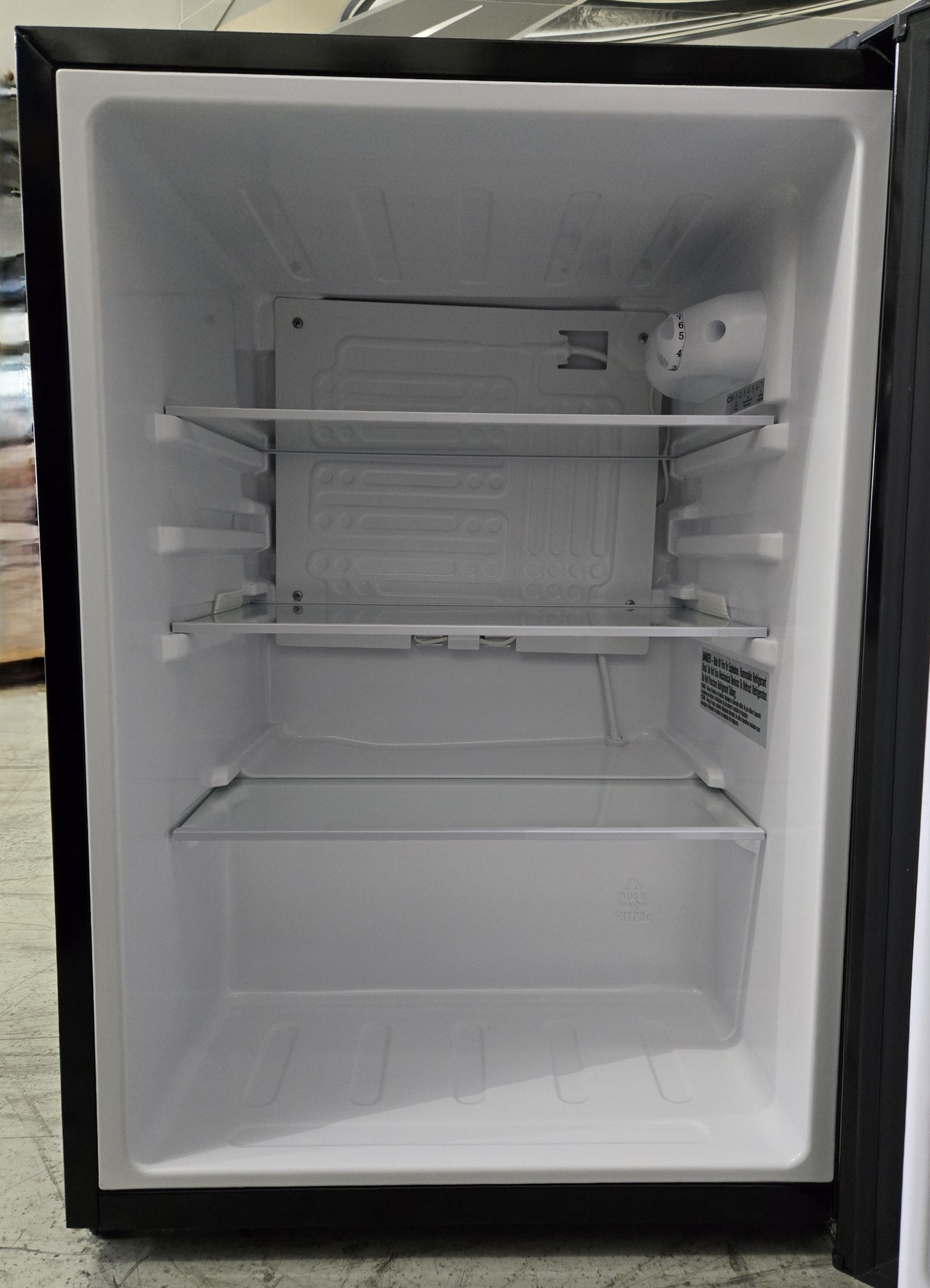 Insignia 2.6 Cu. Ft. Mini Fridge - Black *PICKUP ONLY