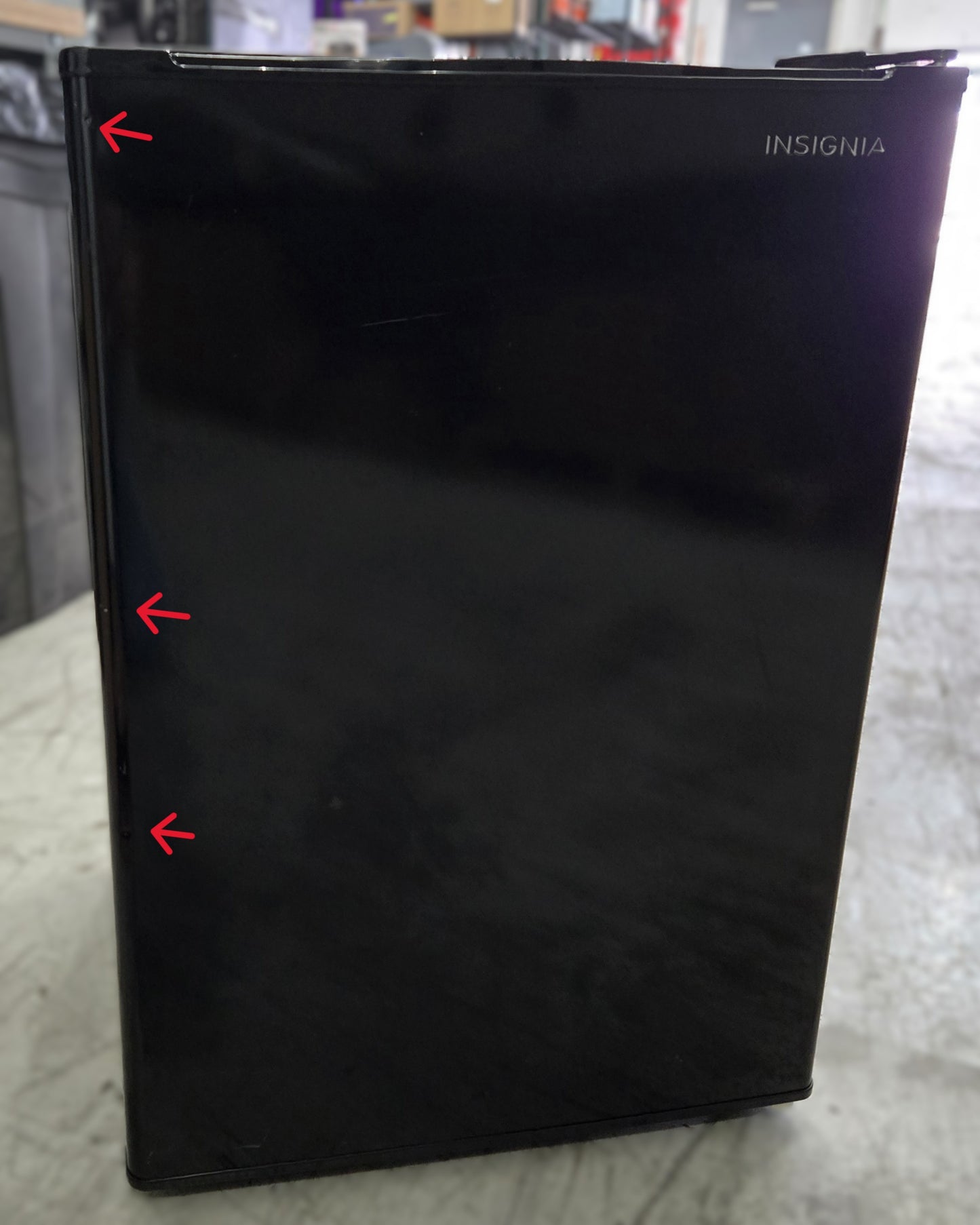 Insignia 2.6 Cu. Ft. Mini Fridge - Black *PICKUP ONLY