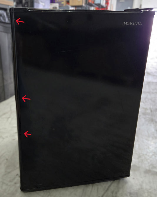Insignia 2.6 Cu. Ft. Mini Fridge - Black *PICKUP ONLY