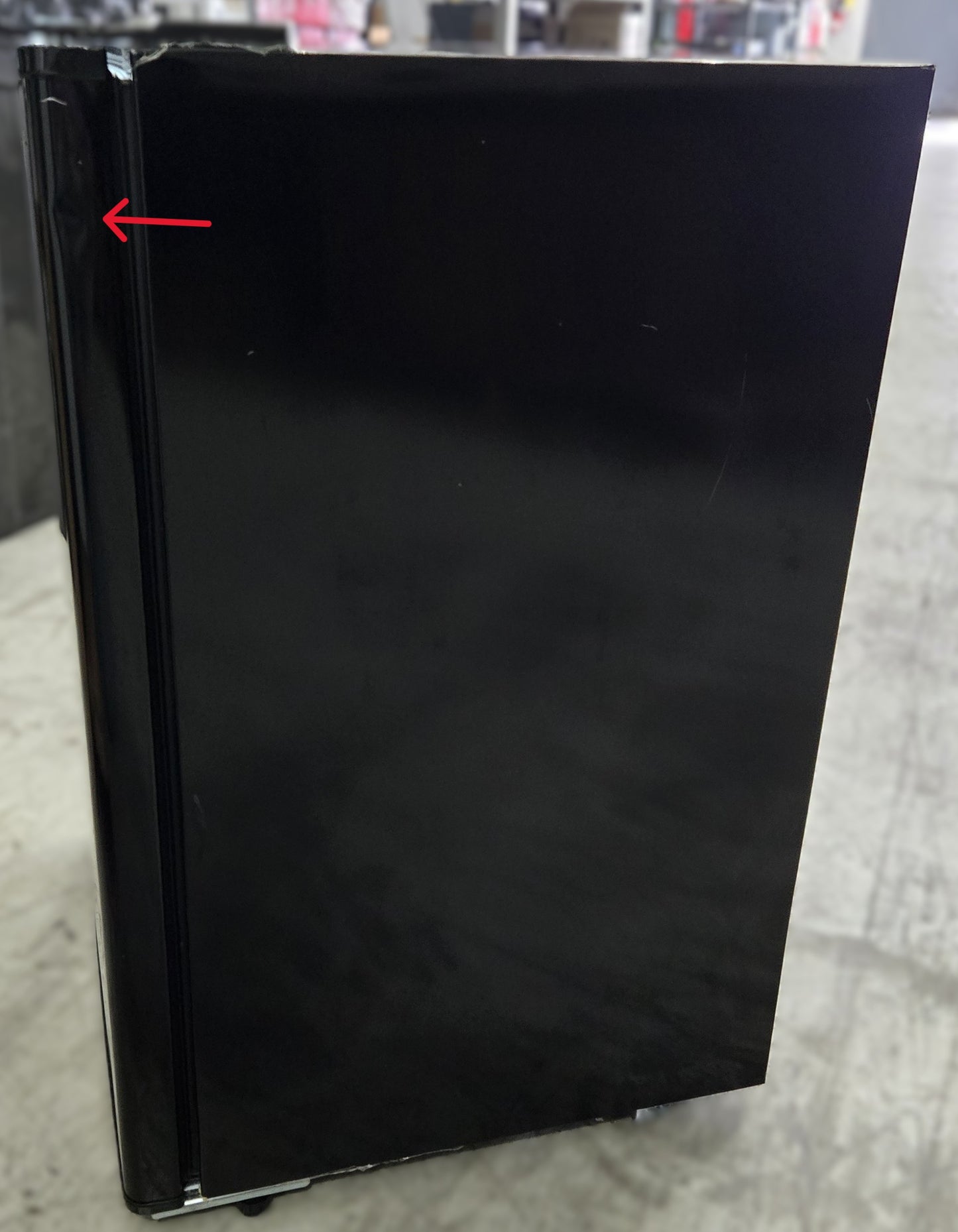 Insignia 2.6 Cu. Ft. Mini Fridge - Black *PICKUP ONLY