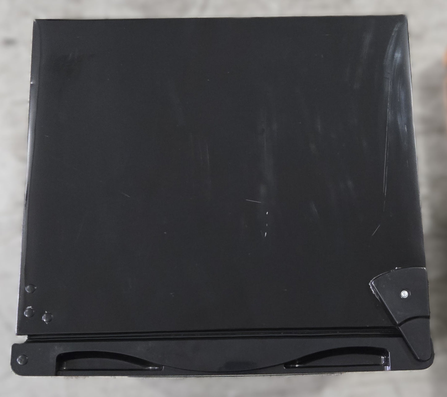 Insignia 2.6 Cu. Ft. Mini Fridge - Black *PICKUP ONLY