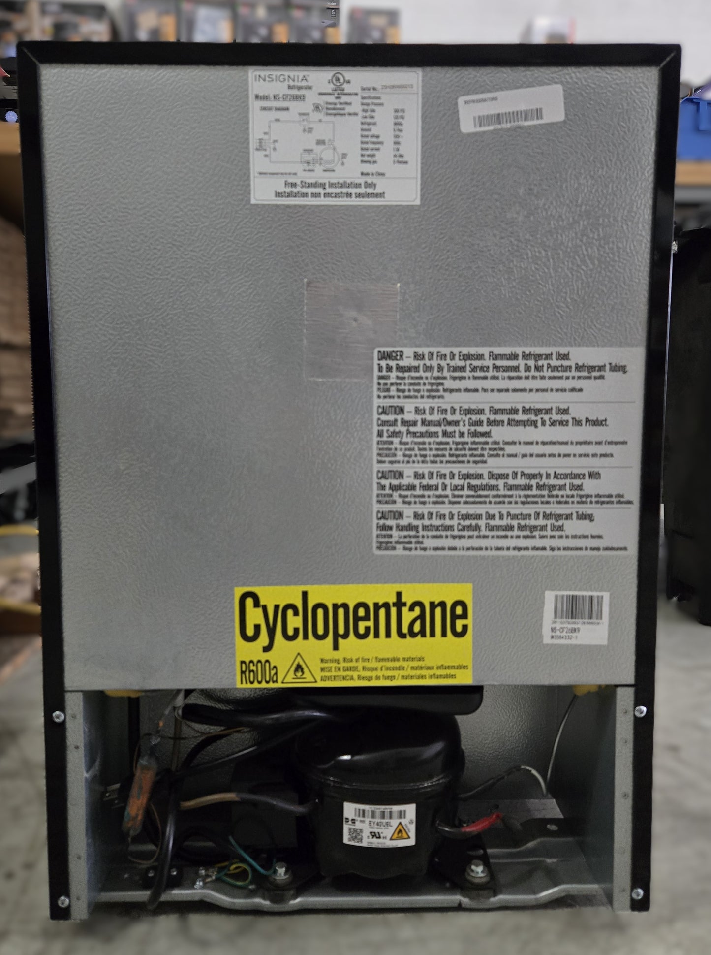 Insignia 2.6 Cu. Ft. Mini Fridge - Black *PICKUP ONLY