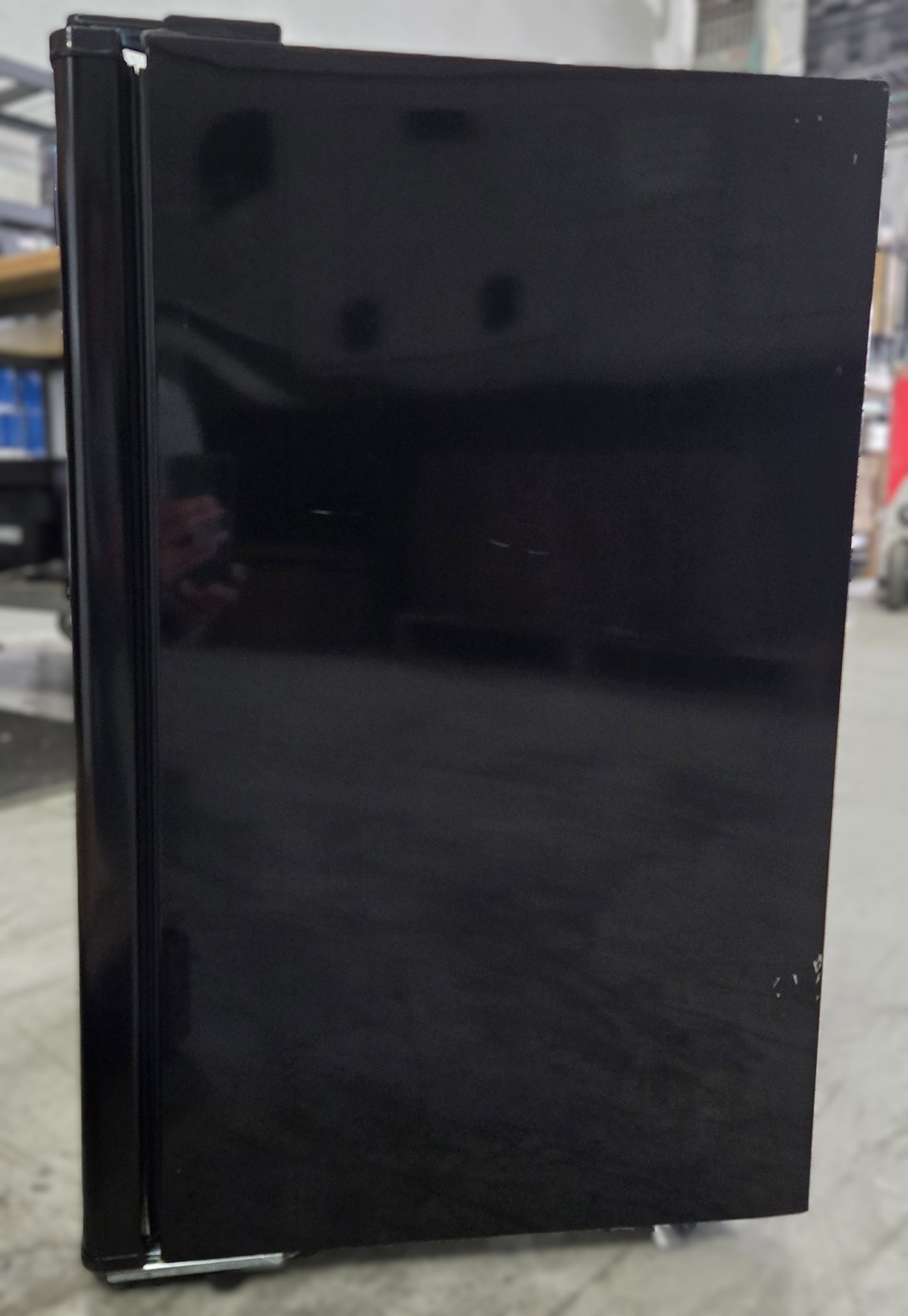 Insignia 2.6 Cu. Ft. Mini Fridge - Black *PICKUP ONLY