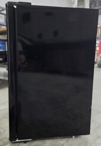 Insignia 2.6 Cu. Ft. Mini Fridge - Black *PICKUP ONLY