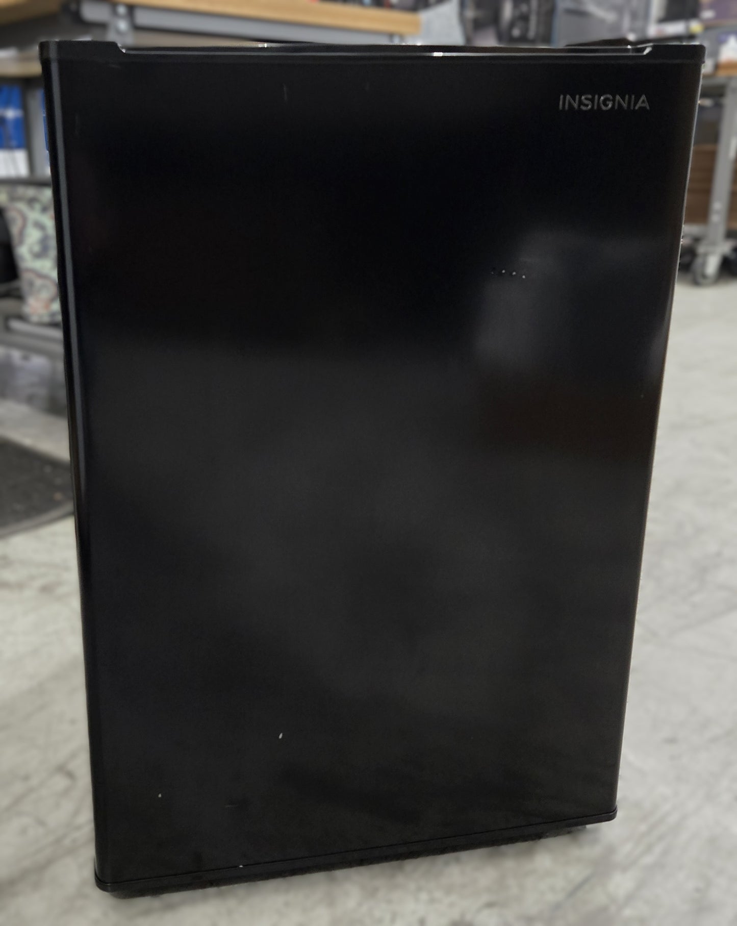 Insignia 2.6 Cu. Ft. Mini Fridge - Black *PICKUP ONLY