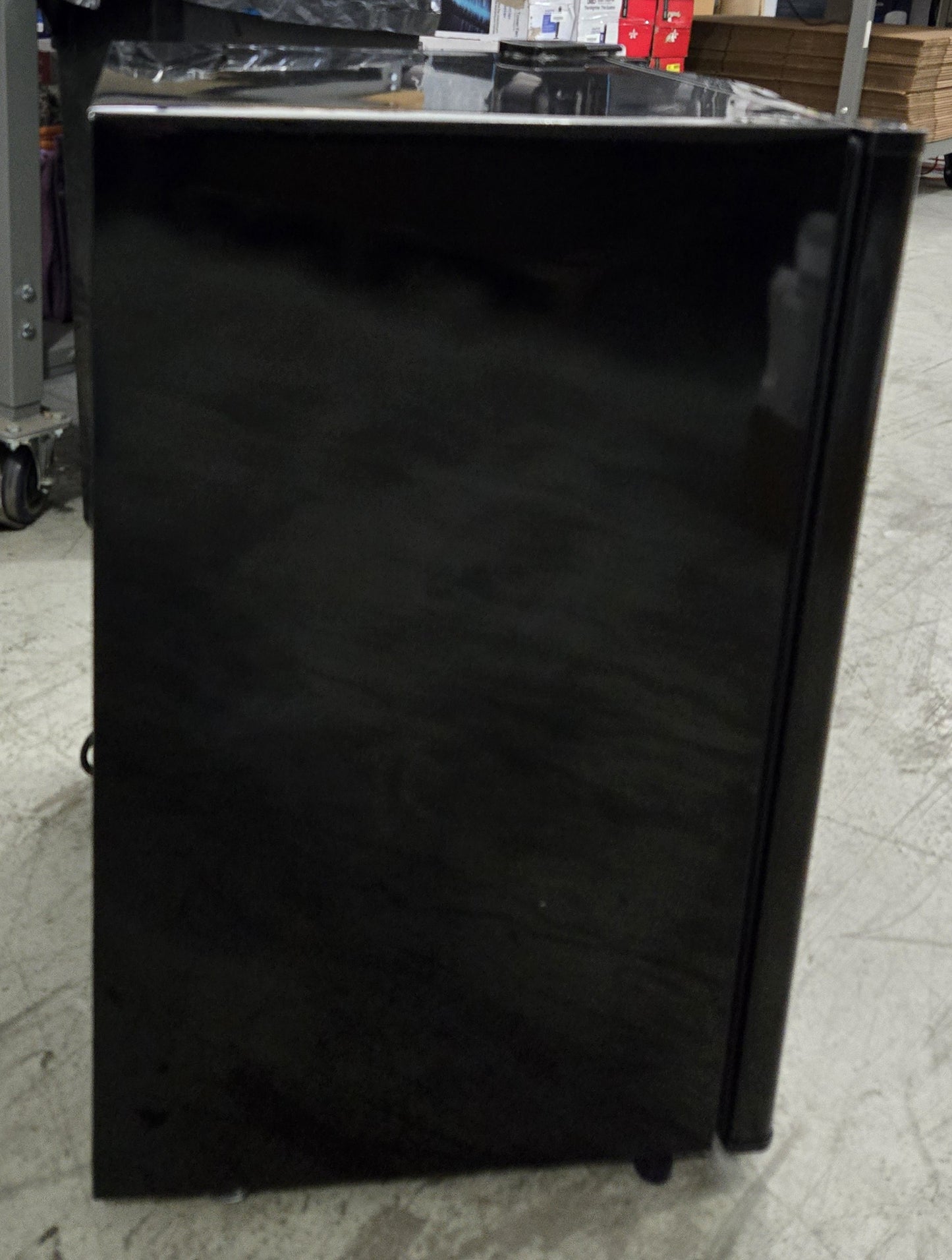 Insignia 2.6 Cu. Ft. Mini Fridge - Black *PICKUP ONLY