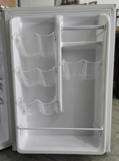 Insignia - 2.6 Cu. Ft. Mini Fridge - White *PICKUP ONLY