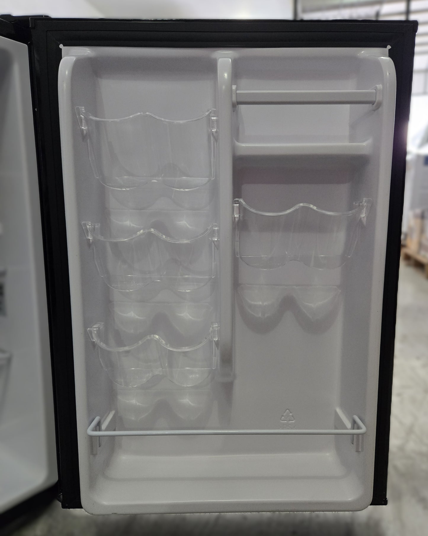 Insignia™ - 2.6 Cu. Ft. Mini Fridge - Black *PICKUP ONLY