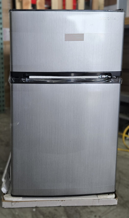 Insignia 3.0 Cu. Ft. Mini Fridge w/Top Freezer *PICKUP ONLY