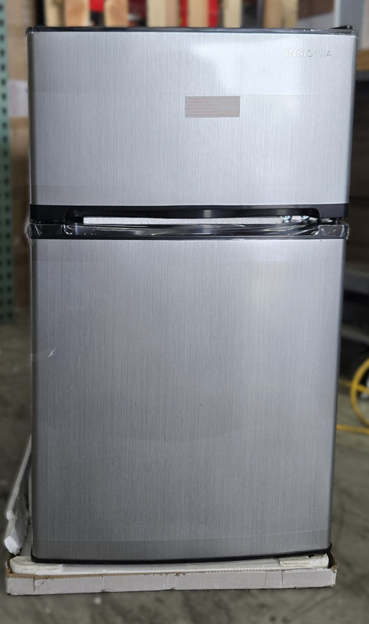 Insignia 3.0 Cu. Ft. Mini Fridge w/Top Freezer *PICKUP ONLY