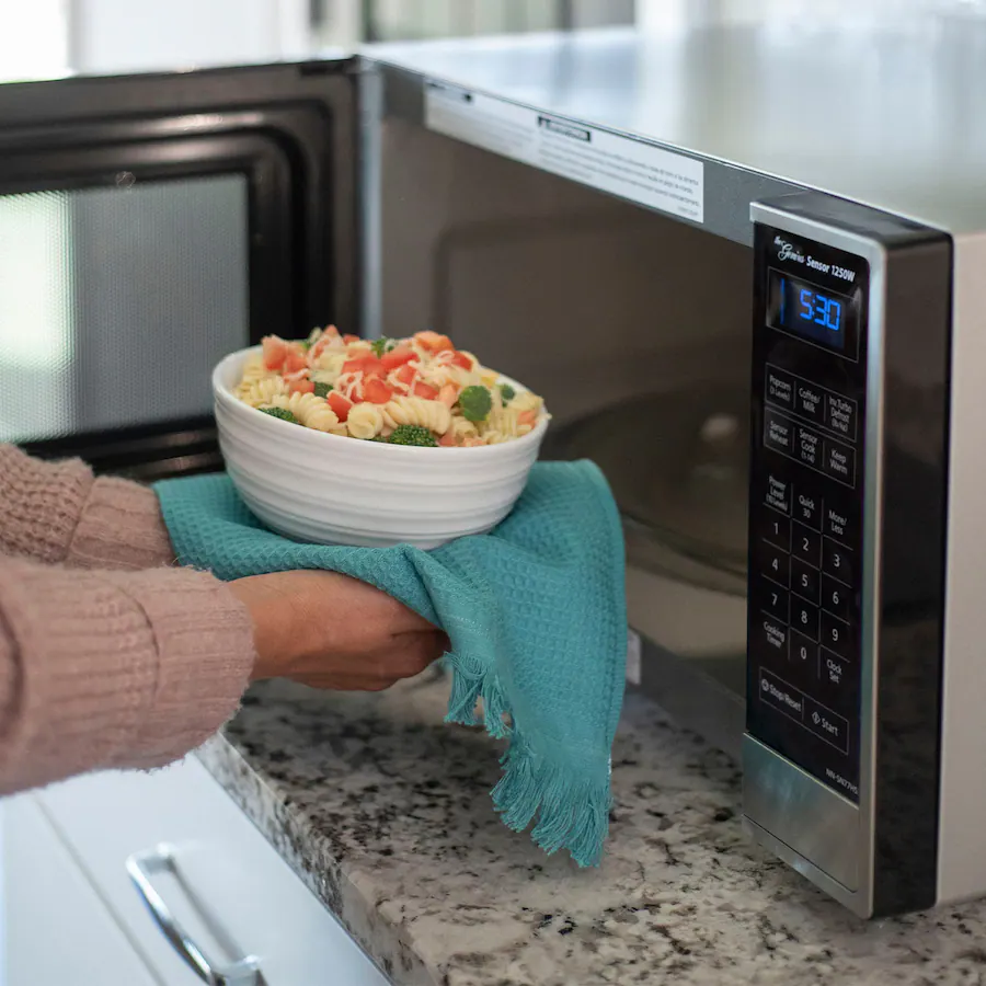 Panasonic - 1.6 Cu. Ft. 1250W SN77HS Microwave w/Cyclonic Inverter - Stainless Steel