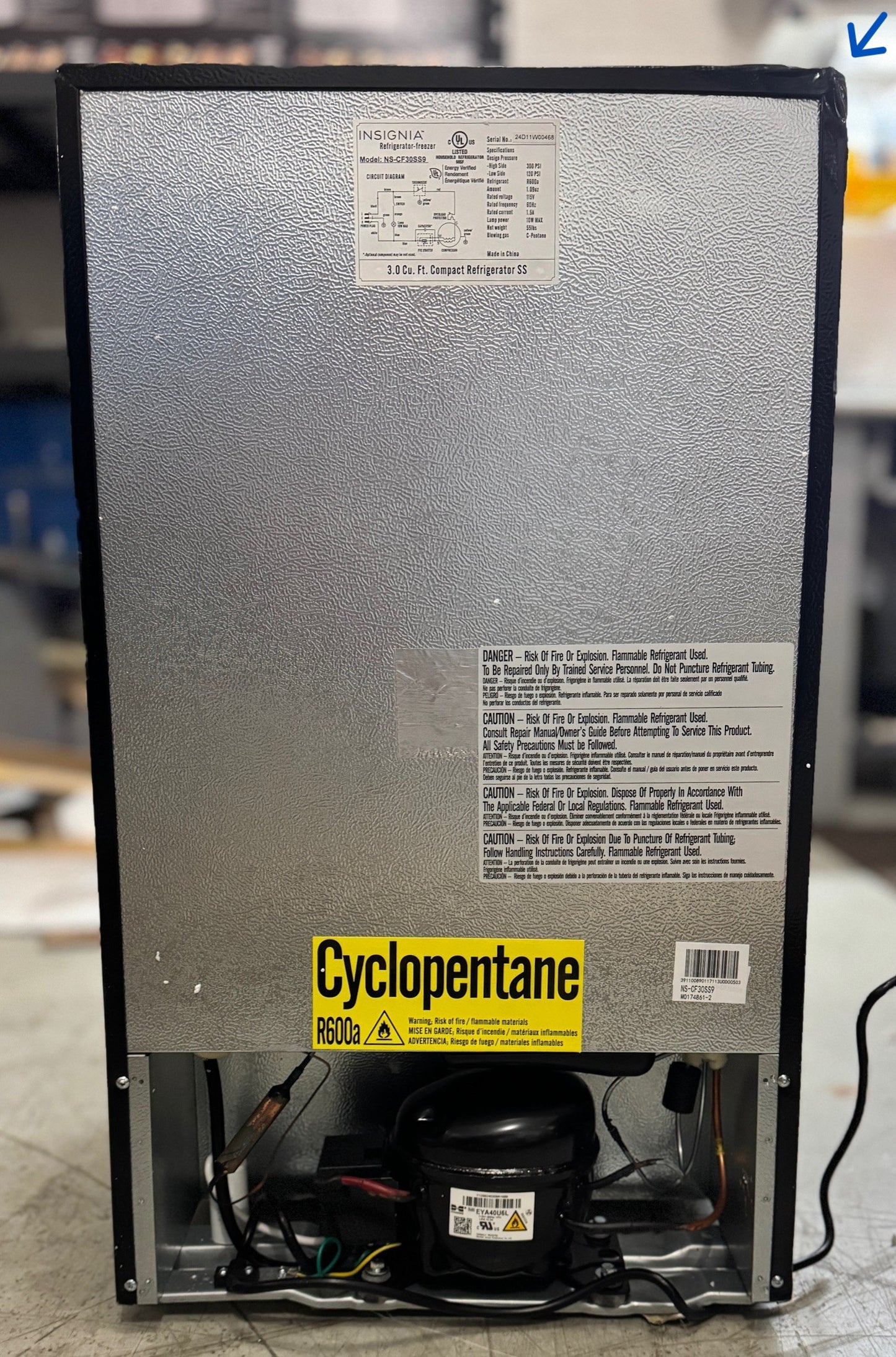 Insignia 3.0 Cu. Ft. Mini Fridge w/Top Freezer *PICKUP ONLY