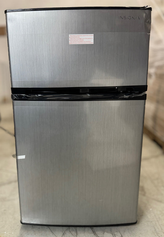 Insignia 3.0 Cu. Ft. Mini Fridge with Top Freezer *PICKUP ONLY